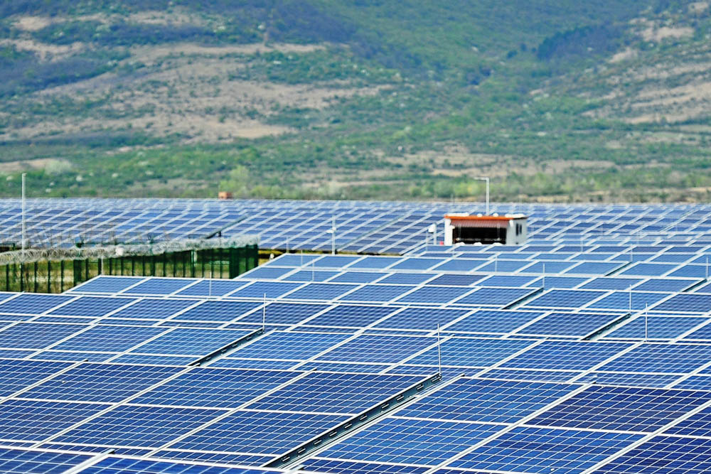Ipari terület napelemekkel újrahasznosítva
